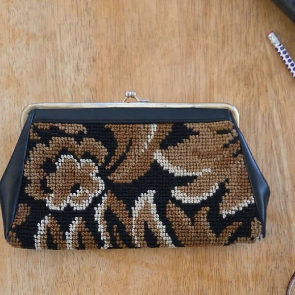 Elegant Black and Brown Handbag - Picture 6 of 8